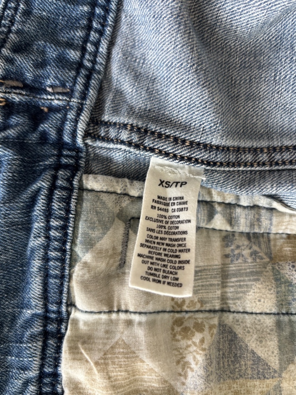 American Eagle Outfitters Classic Denim Jacket - Size XS - Picture 9 of 9